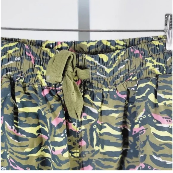 Free People Movement Zephyr Printed Pants Jogger Olive Green Print Medium NWOT - Picture 3 of 3